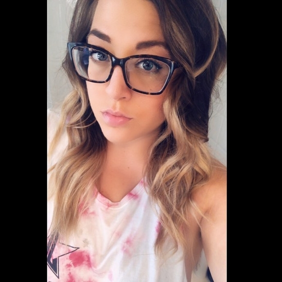 Meet your Posher, Dani - Picture 1 of 1